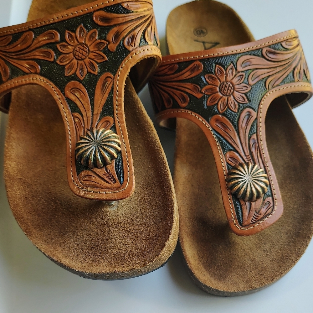 American Darling hand-carved genuine leather flip-flop sandals,women's sz 10. - Picture 15 of 17
